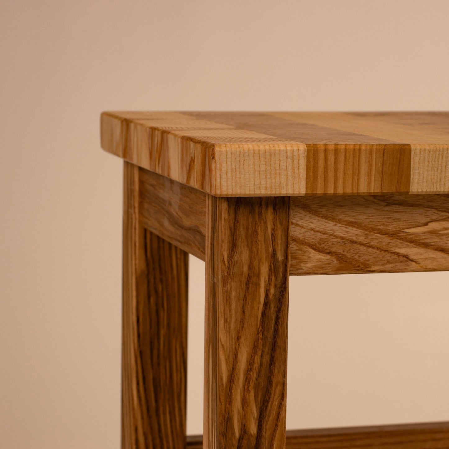 Stirnholzhocker Gusti aus Esche